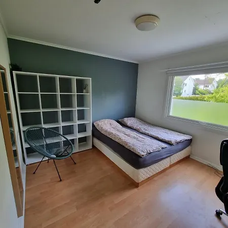 Apartment Large 4 Bedroom Centrally Located In Lund, *